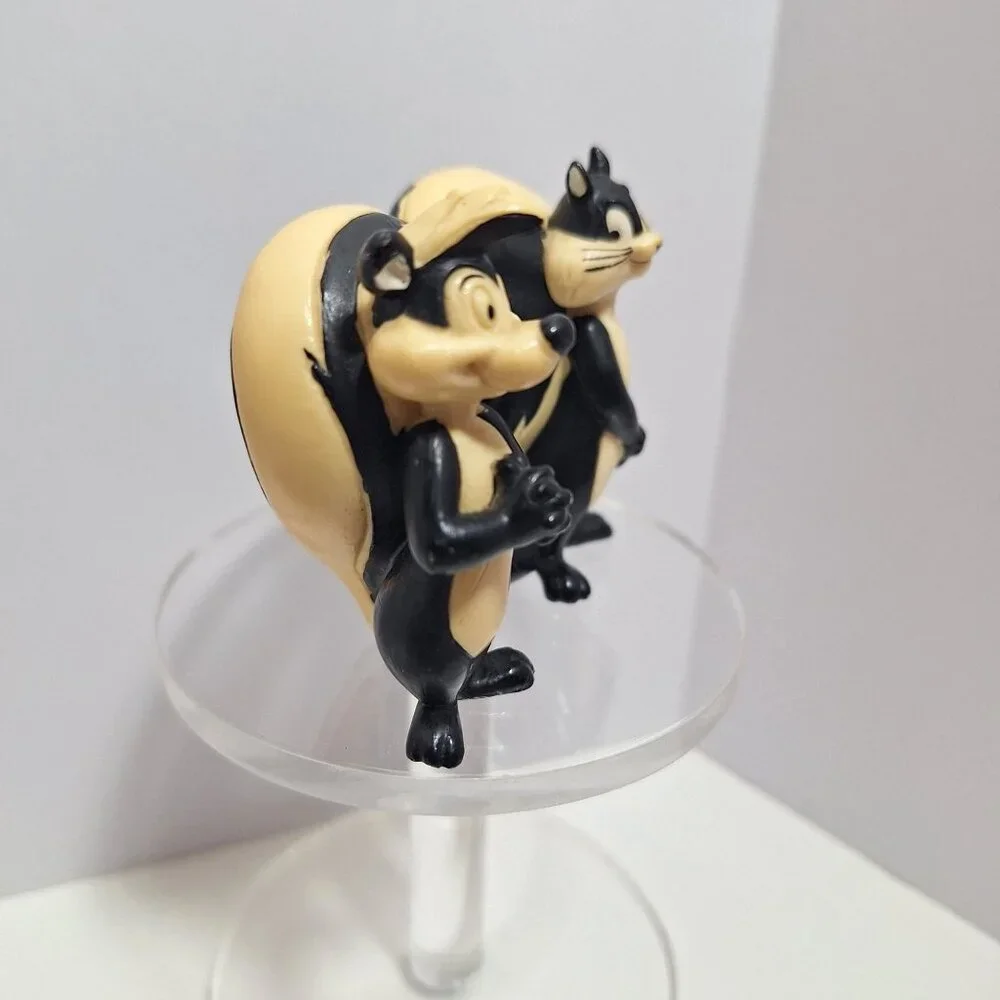 Pepé Le Pew & Penelope Figure Heart-Shaped Romantic  1985 - Picture 3 of 15